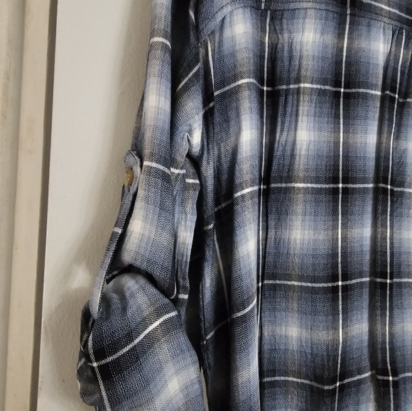 American rag Juniors crochet trim tie front! Size med! Worn twice! - Picture 10 of 13